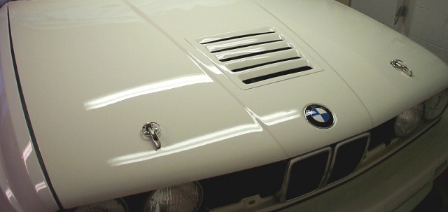E30 M3 with vented hood to let radiator air out