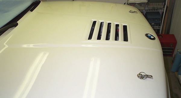 E30 M3 with vented hood to let radiator air out
